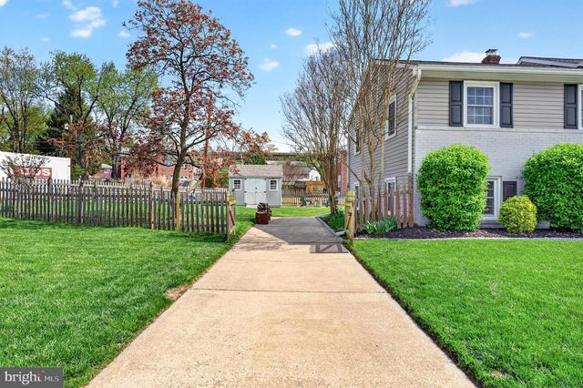 8201 BOMAN CT, Towson, MD 21204