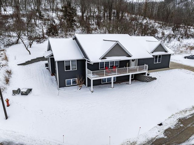 169 Cobblestone Lane, Winona, MN 55987