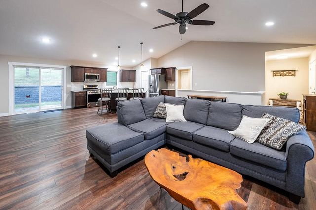 169 Cobblestone Lane, Winona, MN 55987