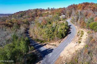 86 Stone Bridge Drive, Dandridge, TN 37725