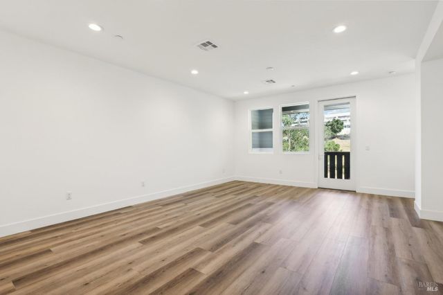 437 Semillion Ln, Santa Rosa, CA 95403