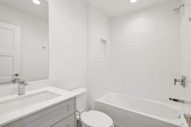 437 Semillion Ln, Santa Rosa, CA 95403