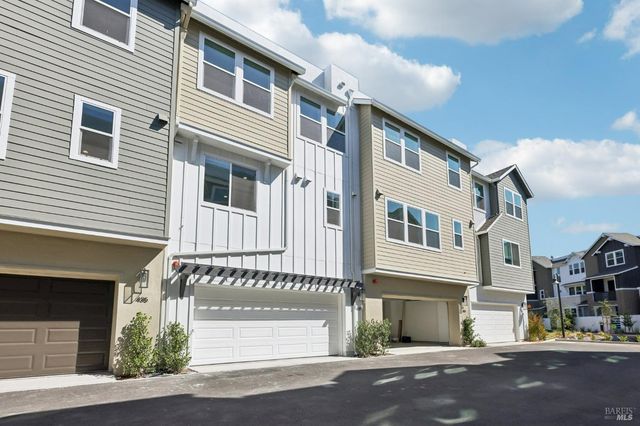 437 Semillion Ln, Santa Rosa, CA 95403