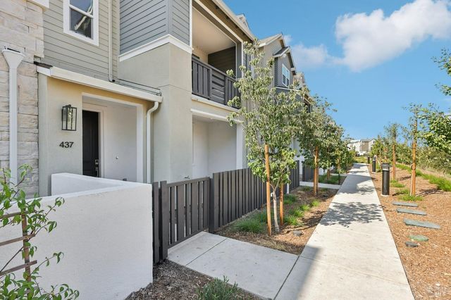 437 Semillion Ln, Santa Rosa, CA 95403