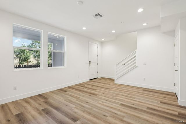 437 Semillion Ln, Santa Rosa, CA 95403