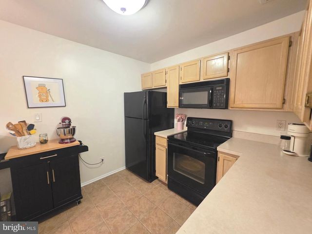1305 SQUIRREL RD, Marlton, NJ 08053