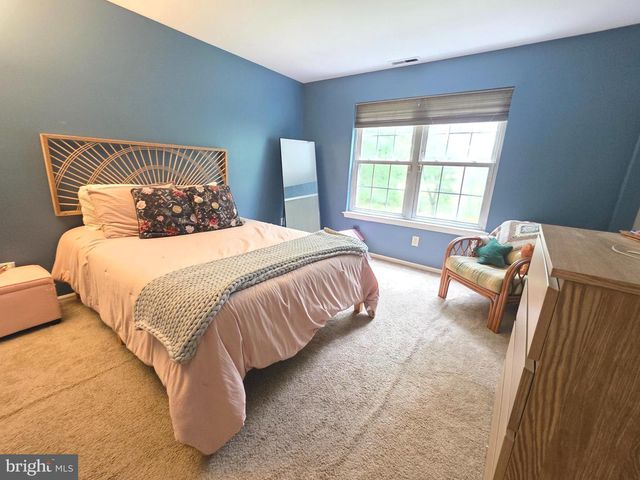 1305 SQUIRREL RD, Marlton, NJ 08053