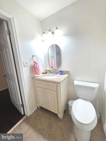 1305 SQUIRREL RD, Marlton, NJ 08053