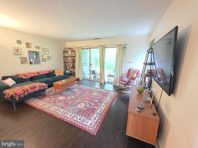 1305 SQUIRREL RD, Marlton, NJ 08053