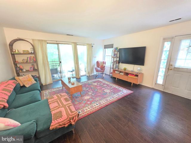 1305 SQUIRREL RD, Marlton, NJ 08053