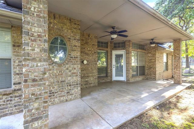 1054 White Tail Court, Guthrie, OK 73044