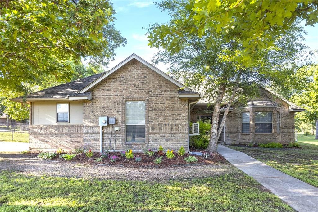 1054 White Tail Court, Guthrie, OK 73044