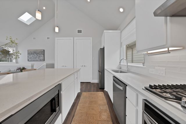 1022 Barsotti Court, Dallas, TX 75212