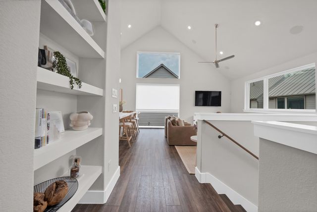 1022 Barsotti Court, Dallas, TX 75212