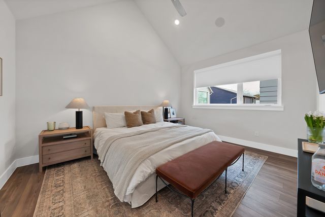 1022 Barsotti Court, Dallas, TX 75212