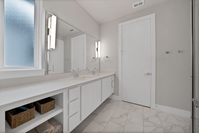 1022 Barsotti Court, Dallas, TX 75212