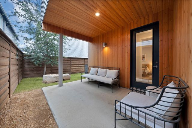 1022 Barsotti Court, Dallas, TX 75212