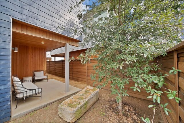 1022 Barsotti Court, Dallas, TX 75212