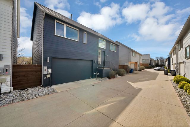 1022 Barsotti Court, Dallas, TX 75212