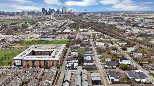 1022 Barsotti Court, Dallas, TX 75212