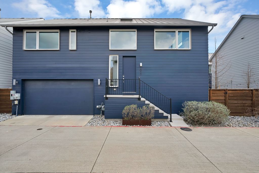 1022 Barsotti Court, Dallas, TX 75212