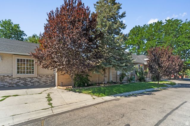 1522 E AMBLEWOOD LN, Millcreek, UT 84124