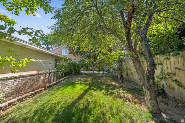 1522 E AMBLEWOOD LN, Millcreek, UT 84124