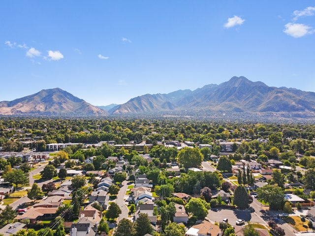 1522 E AMBLEWOOD LN, Millcreek, UT 84124