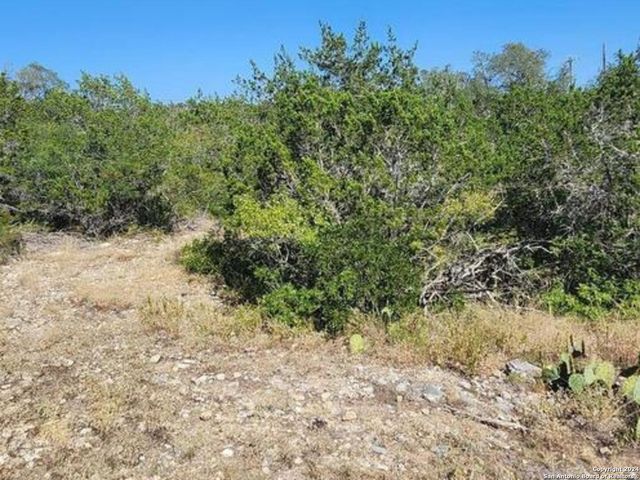 68 County Road 2651, Rio Medina, TX 78066