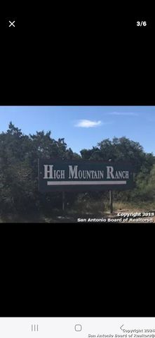 68 County Road 2651, Rio Medina, TX 78066