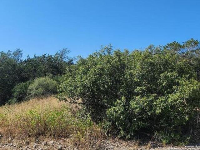 68 County Road 2651, Rio Medina, TX 78066