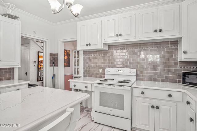 102 Palmora Boulevard, Leesburg, FL 34748