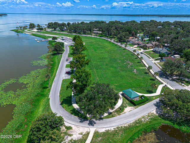 102 Palmora Boulevard, Leesburg, FL 34748