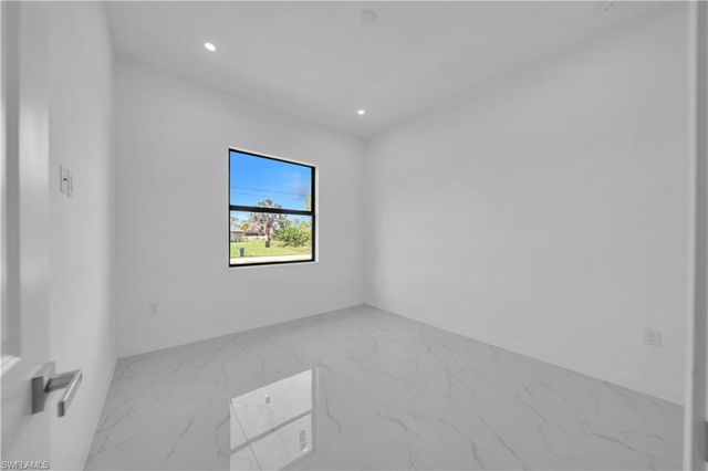 2318 30th TER, Cape Coral, FL 33993