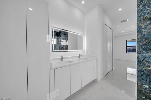 2318 30th TER, Cape Coral, FL 33993