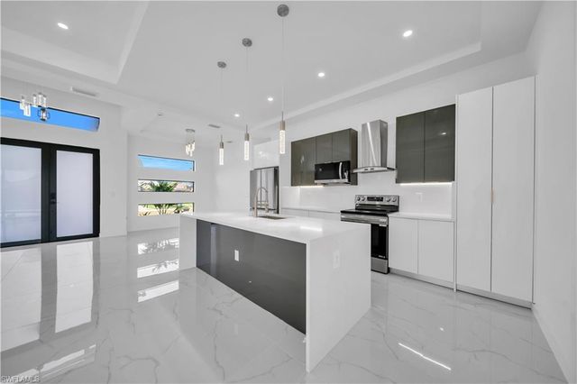 2318 30th TER, Cape Coral, FL 33993