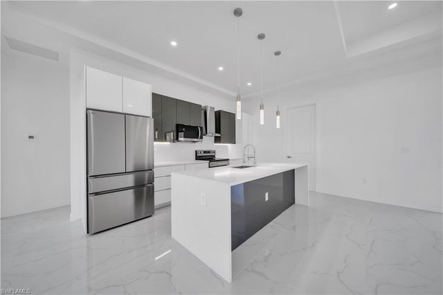 2318 30th TER, Cape Coral, FL 33993