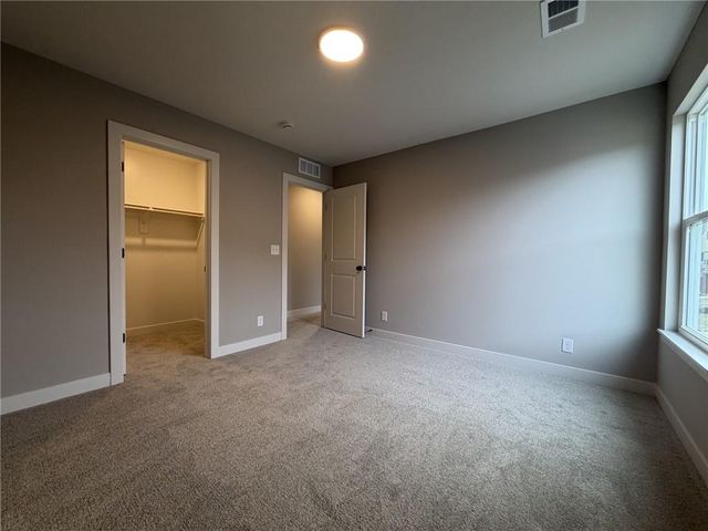 1504 SW Arborpark Terrace, Lee's Summit, MO 64082