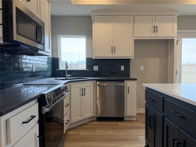 1504 SW Arborpark Terrace, Lee's Summit, MO 64082