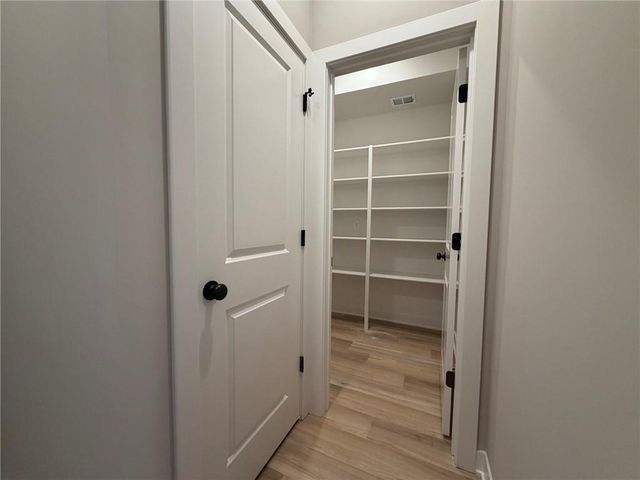 1504 SW Arborpark Terrace, Lee's Summit, MO 64082