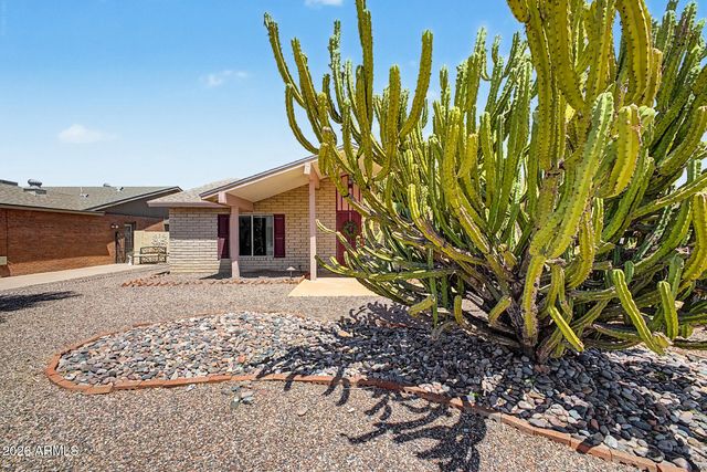 12011 S TOMI Drive, Phoenix, AZ 85044