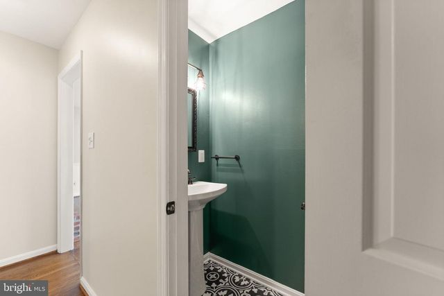 9280 BAILEY LN, Fairfax, VA 22031