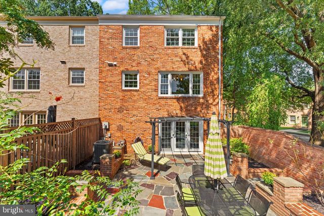 9280 BAILEY LN, Fairfax, VA 22031