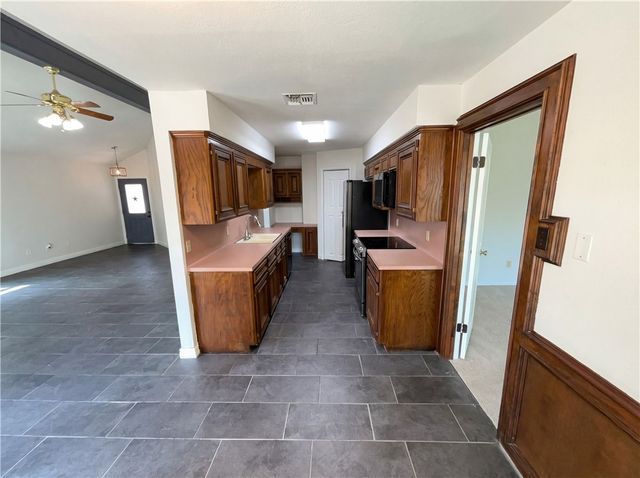 6906 Whalen Dr, Corpus Christi, TX 78413