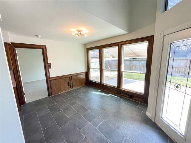 6906 Whalen Dr, Corpus Christi, TX 78413