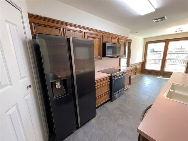 6906 Whalen Dr, Corpus Christi, TX 78413