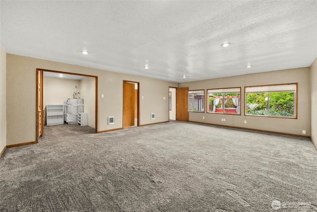 2911 Elwood Drive W, Tacoma, WA 98466