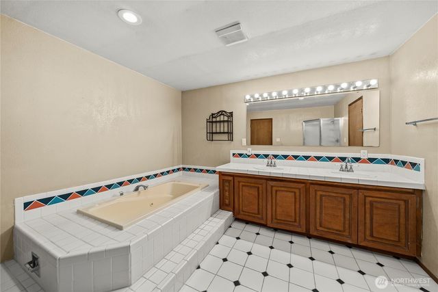 2911 Elwood Drive W, Tacoma, WA 98466
