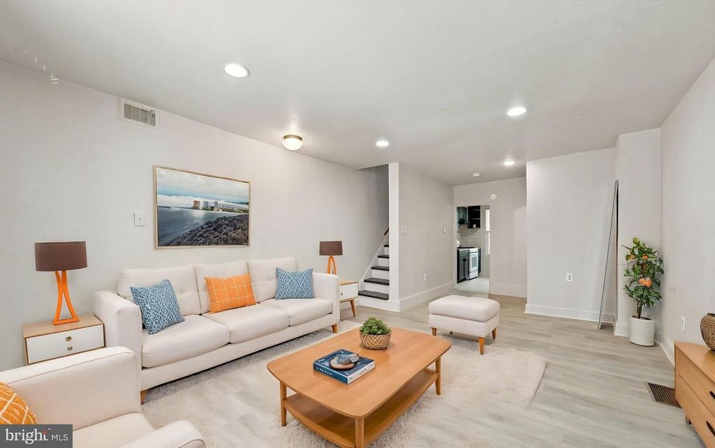 2015 MOUNTAIN ST, Philadelphia, PA 19145
