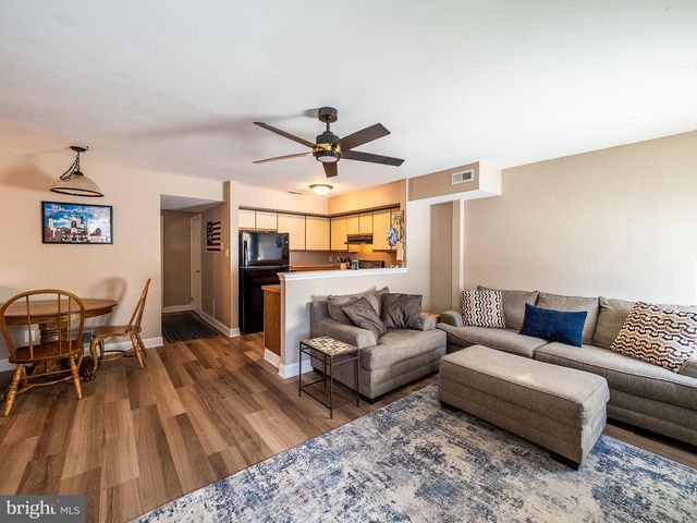 302 FOXWOOD LN, Marlton, NJ 08053